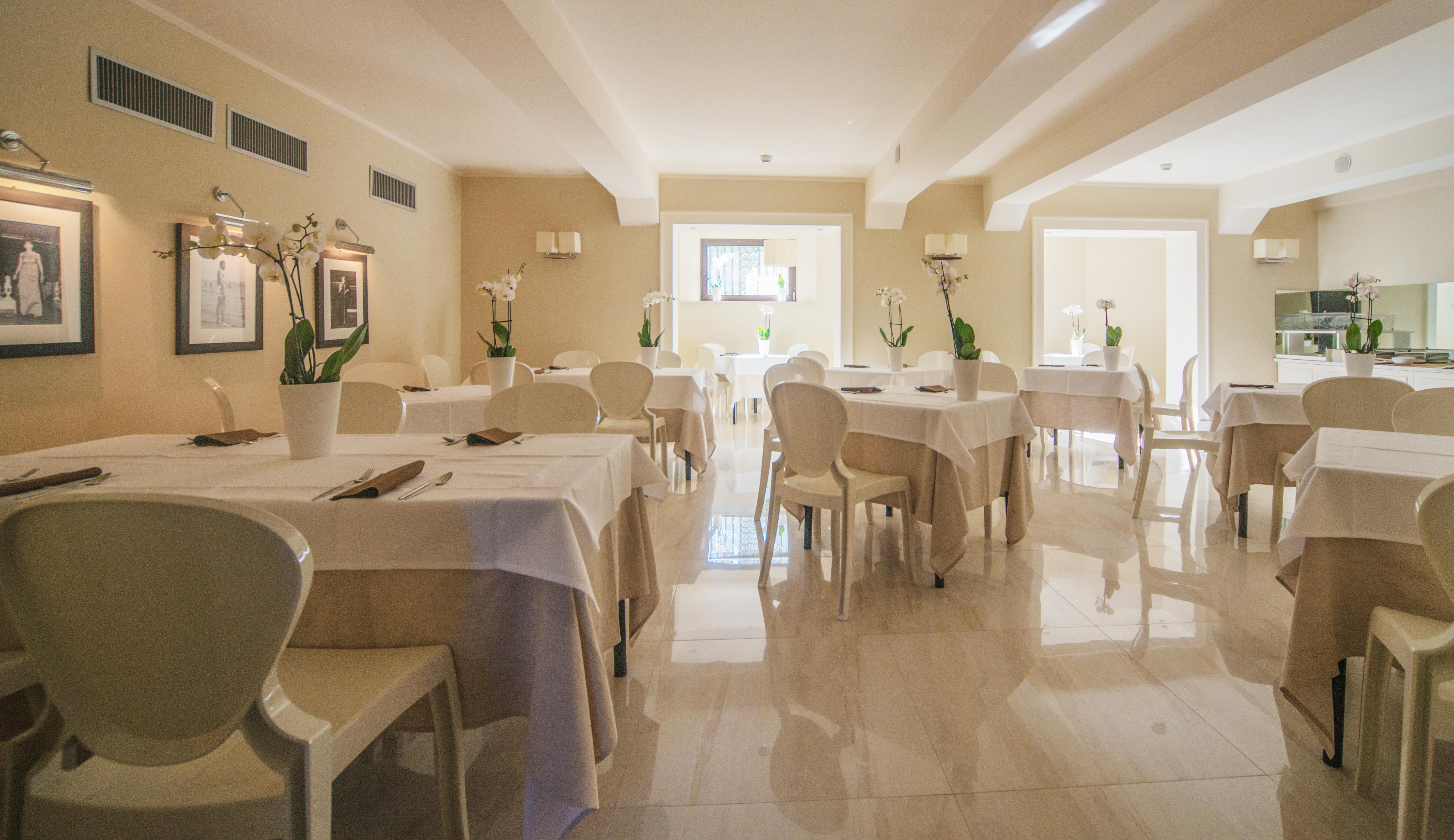 Hotel De La Ville Riccione Esterno foto