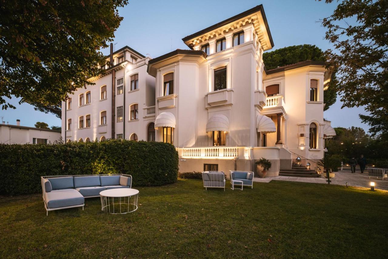 Hotel De La Ville Riccione Esterno foto
