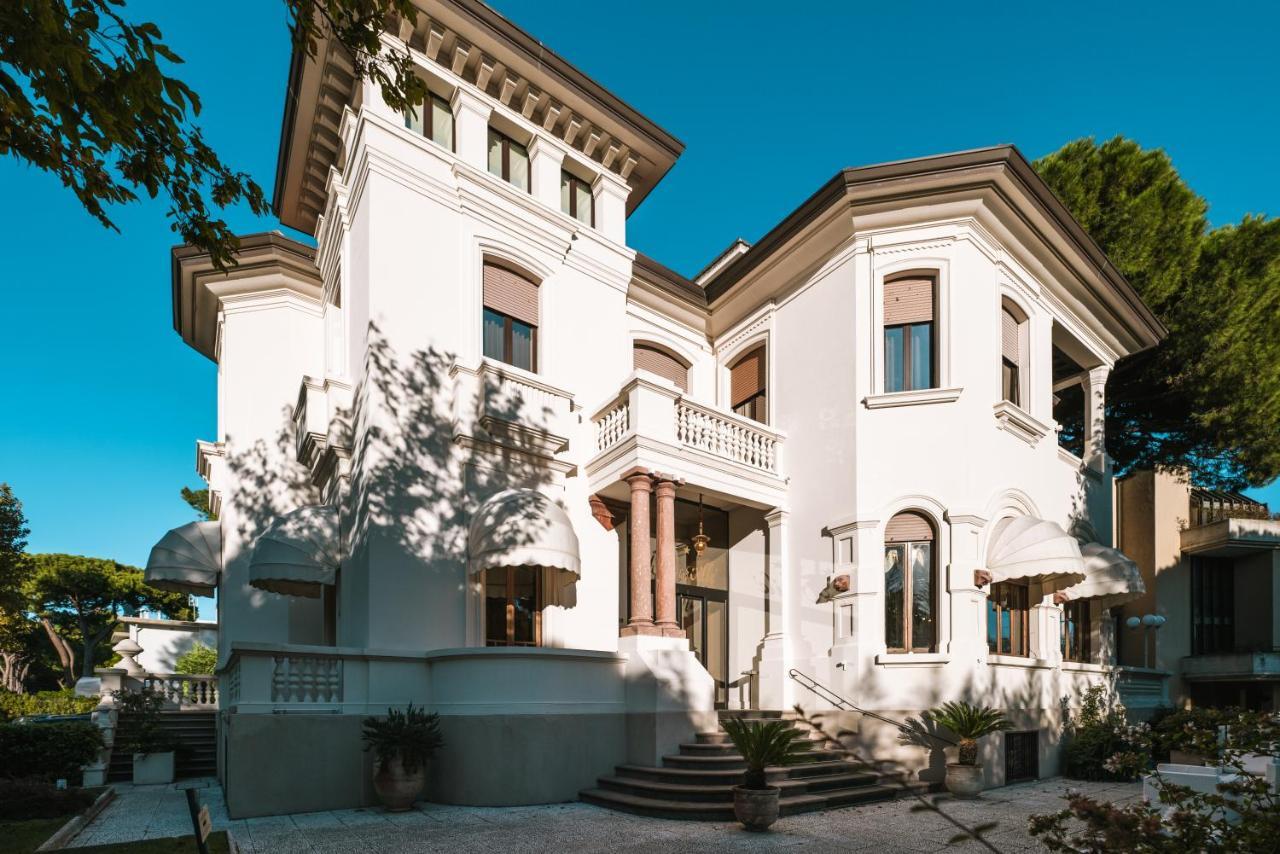 Hotel De La Ville Riccione Esterno foto