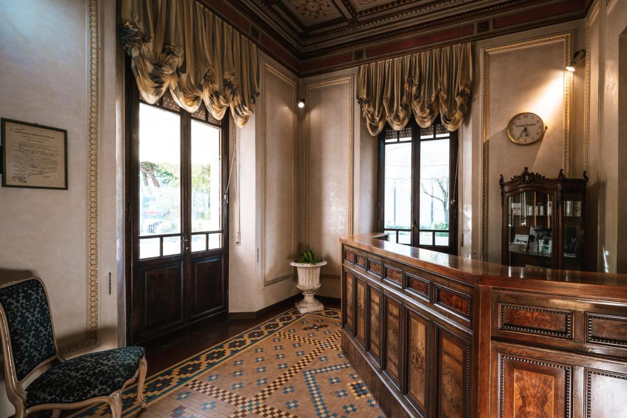 Hotel De La Ville Riccione Esterno foto