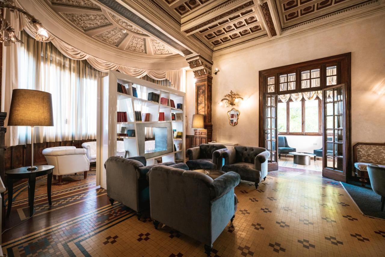 Hotel De La Ville Riccione Esterno foto
