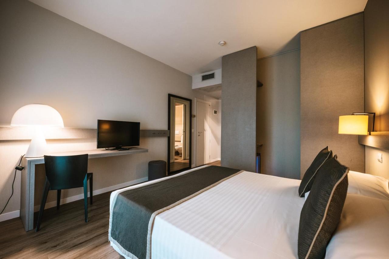 Hotel De La Ville Riccione Esterno foto