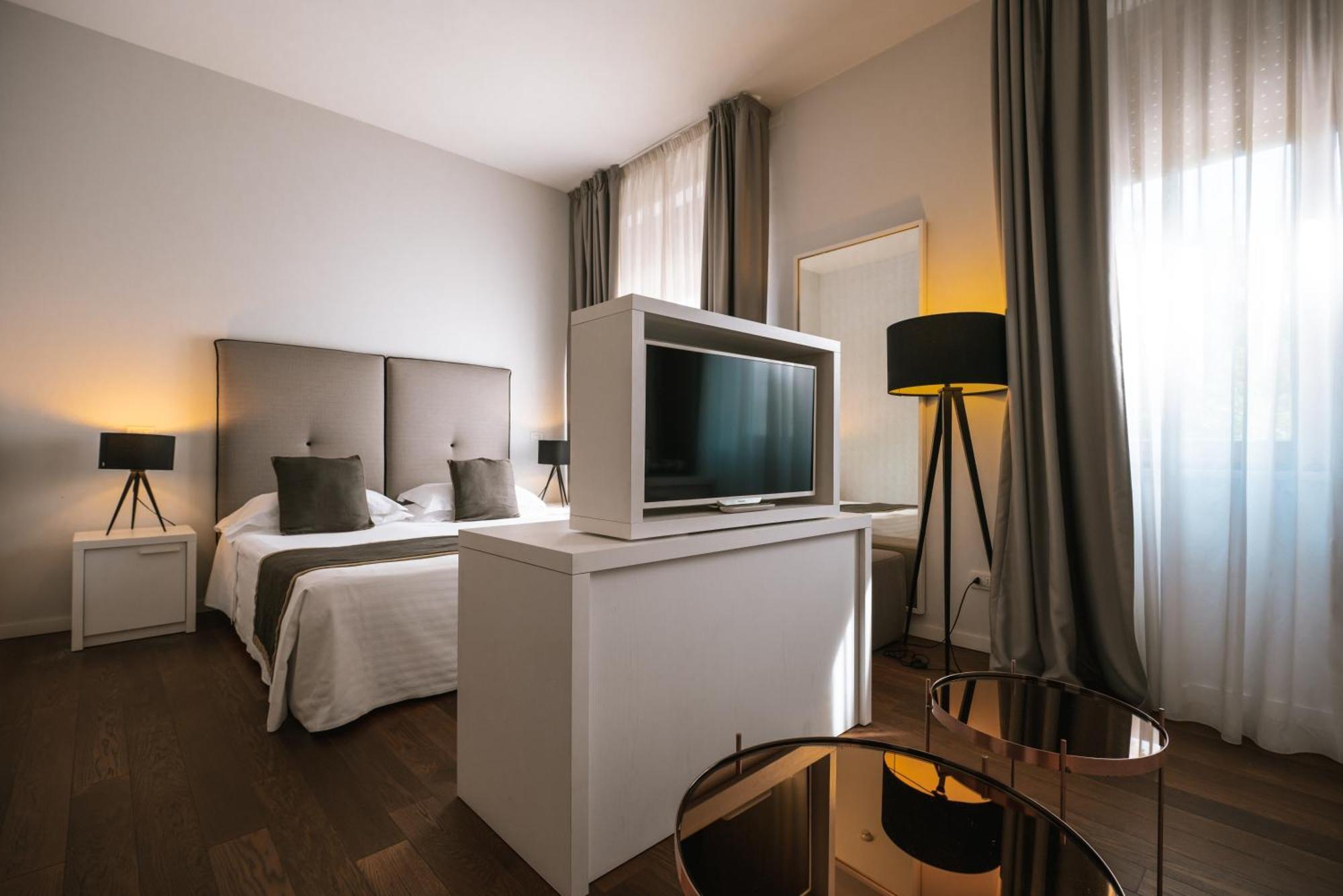 Hotel De La Ville Riccione Esterno foto