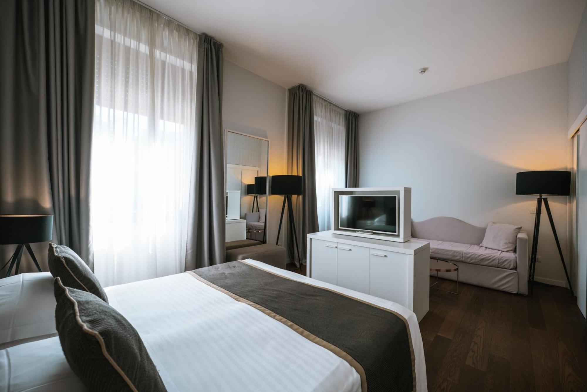 Hotel De La Ville Riccione Esterno foto