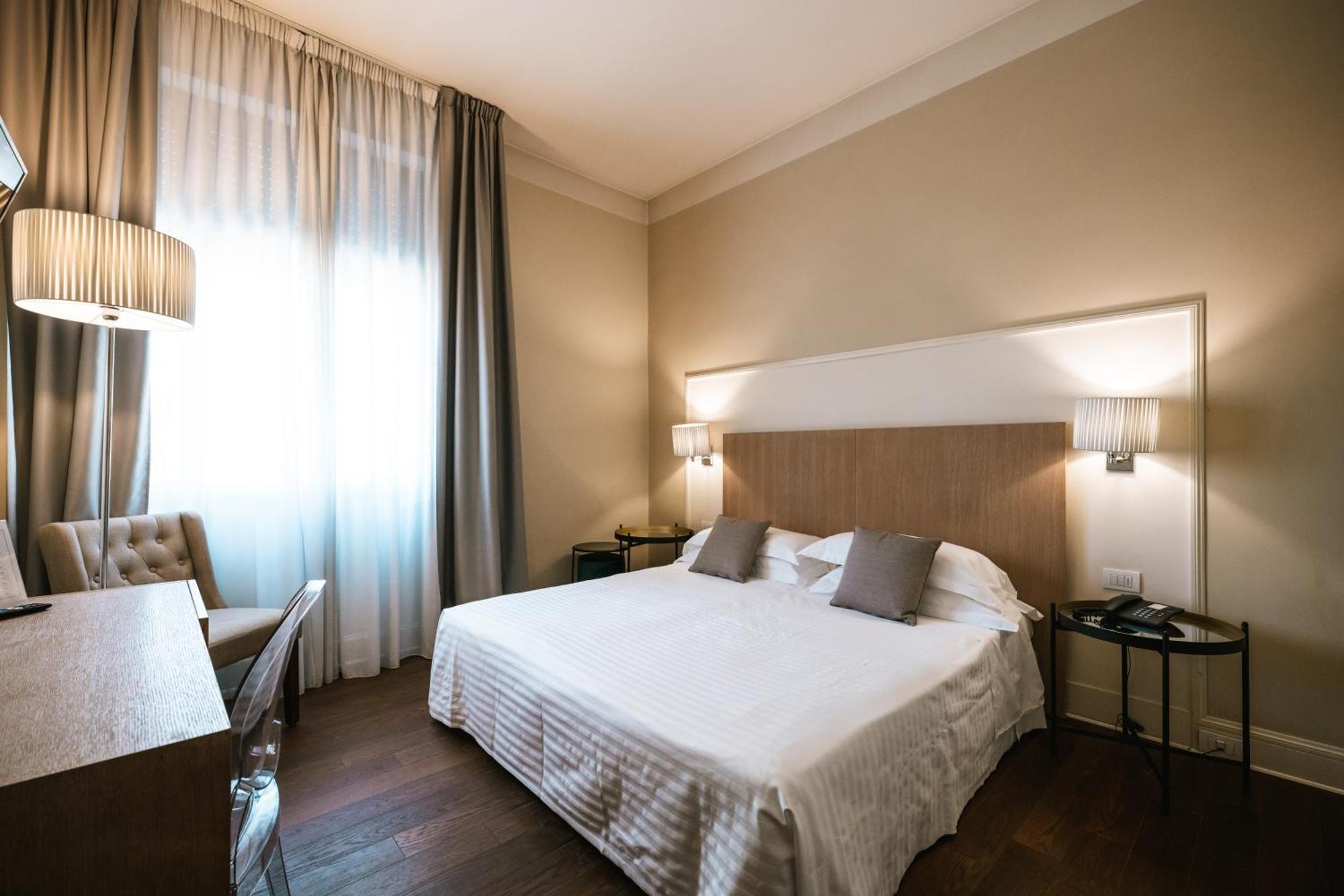 Hotel De La Ville Riccione Esterno foto